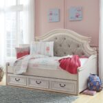 Realyn Chipped White Twin Daybed with Storage